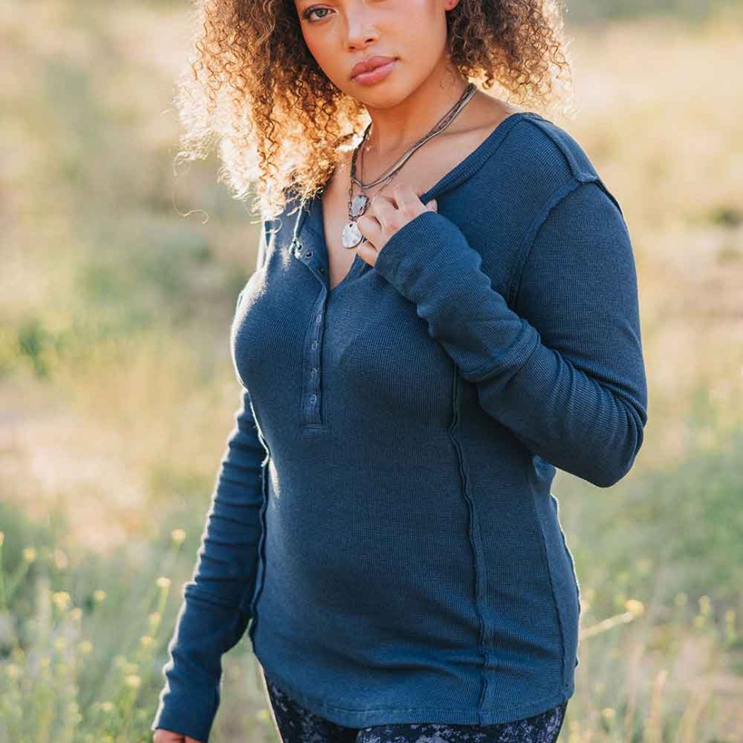 Longsleeve "Zelda" Navy Blue, Bio BW